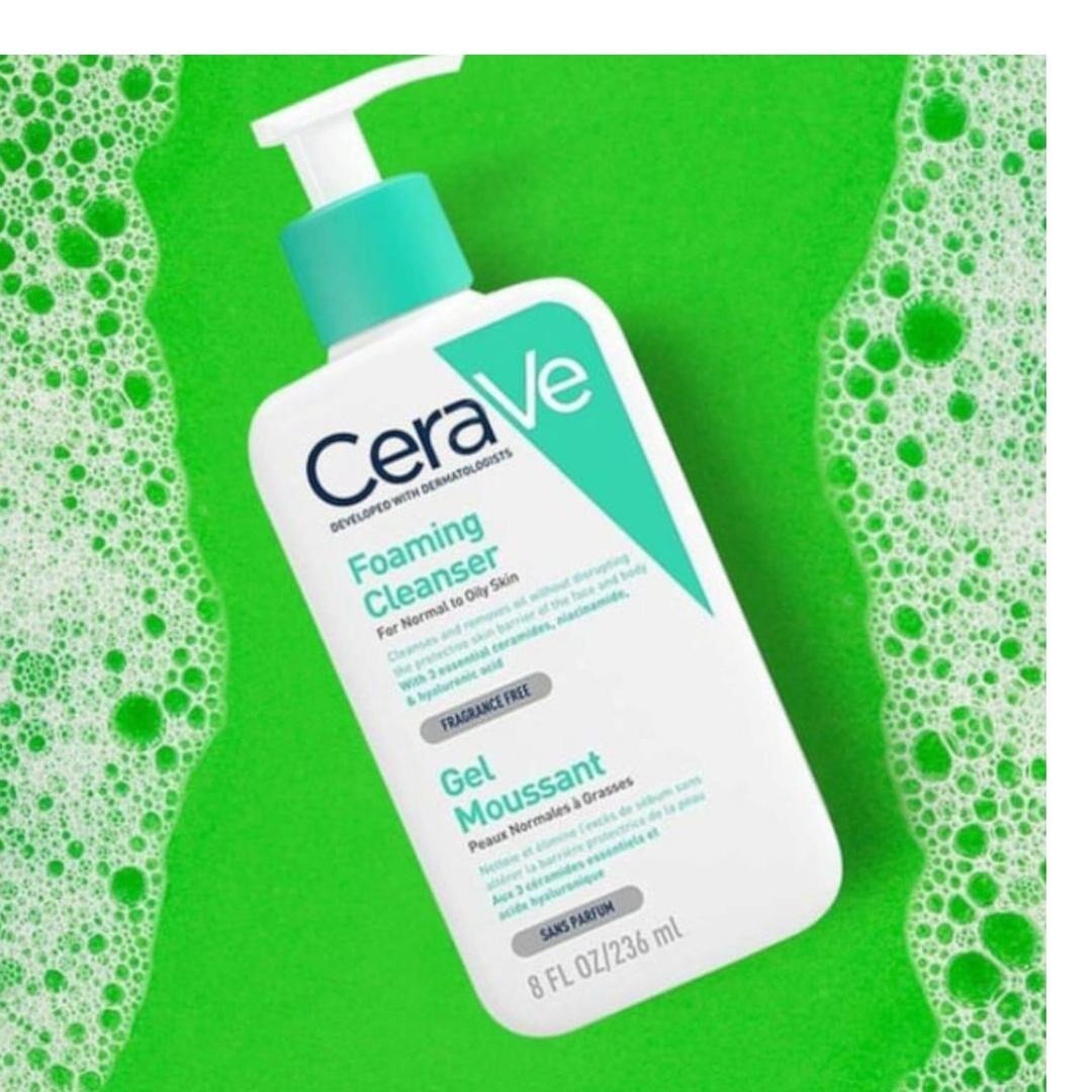 Cerave Smooth Texture Foaming Cleanser 236ml bottle with smooth liquid formula