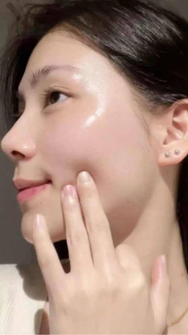 Korean Glass Skin Pearl White Serum 30ml – Brightening & Hydrating Skincare Solution